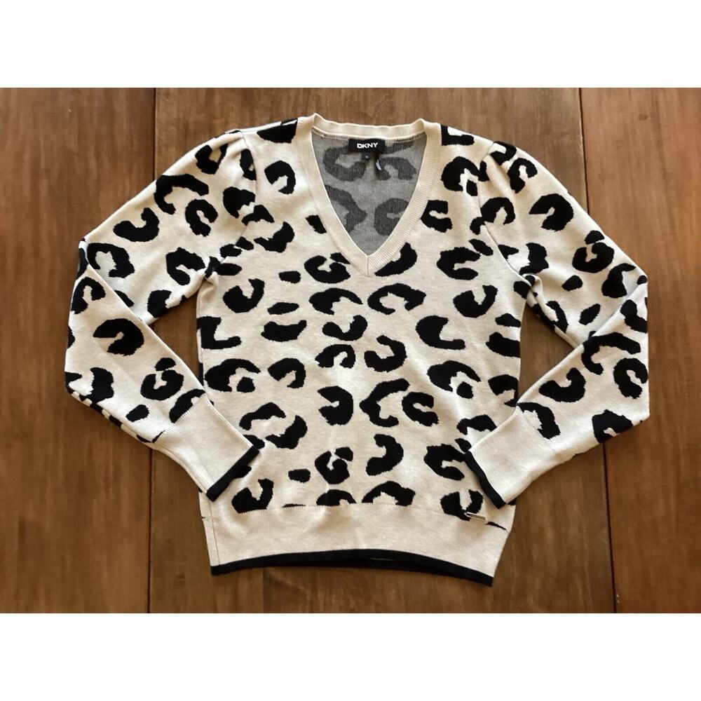 DKNY Long Sleeve V-Neck Pullover Sweater Off White & Black Animal Print Size XS